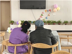 當你老到忘了世界，我該拿什么來愛你
